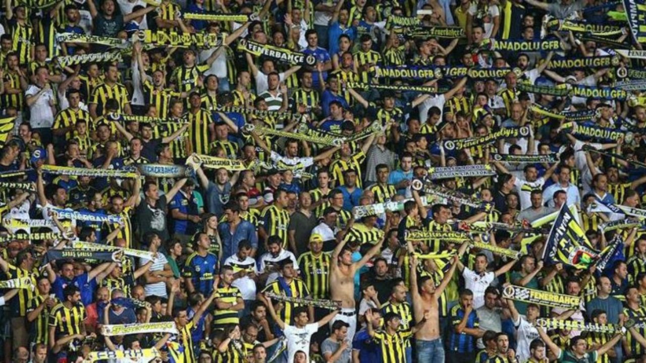 Maribor-Fenerbahçe maçında ortalık karıştı: Maç durduruldu