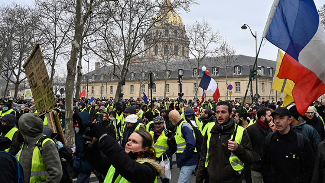 Fransa’da parlamento dışında protestolar yasaklandı