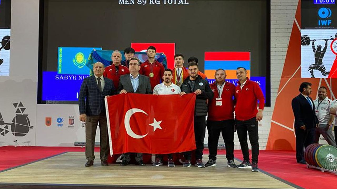 Milli halterci Kerem Kurnaz, dünya şampiyonu!