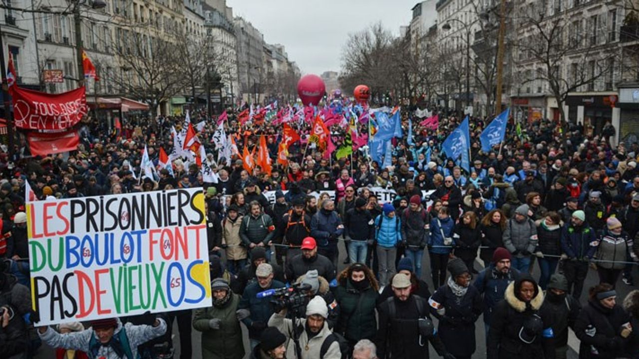 Emeklilik reformunda ısrar eden Fransız hükümetine karşı gensoru