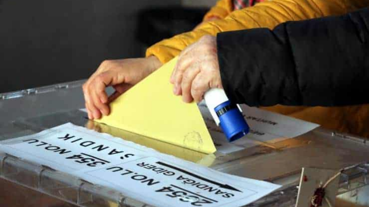 İzmir'de oy kullanmayan seçmen sayısında dikkat çeken artış!
