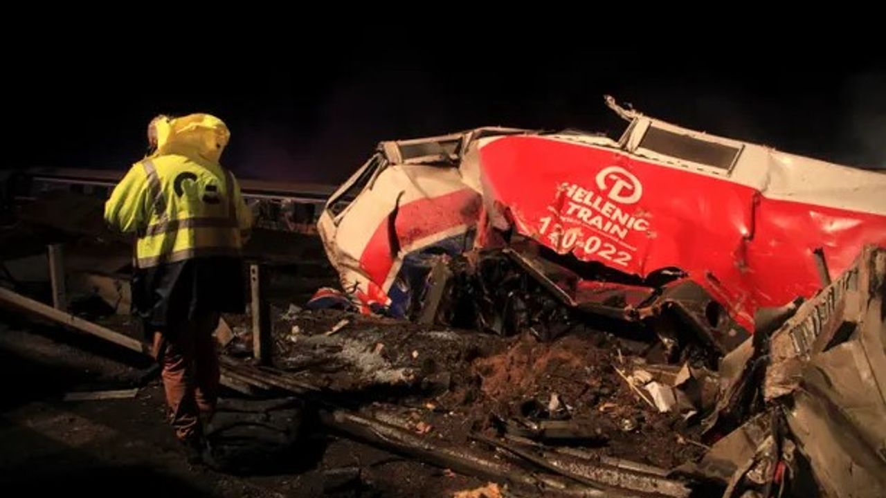 Yunanistan’da halk öfkeli: Tren kazasında arama çalışmaları sona eriyor