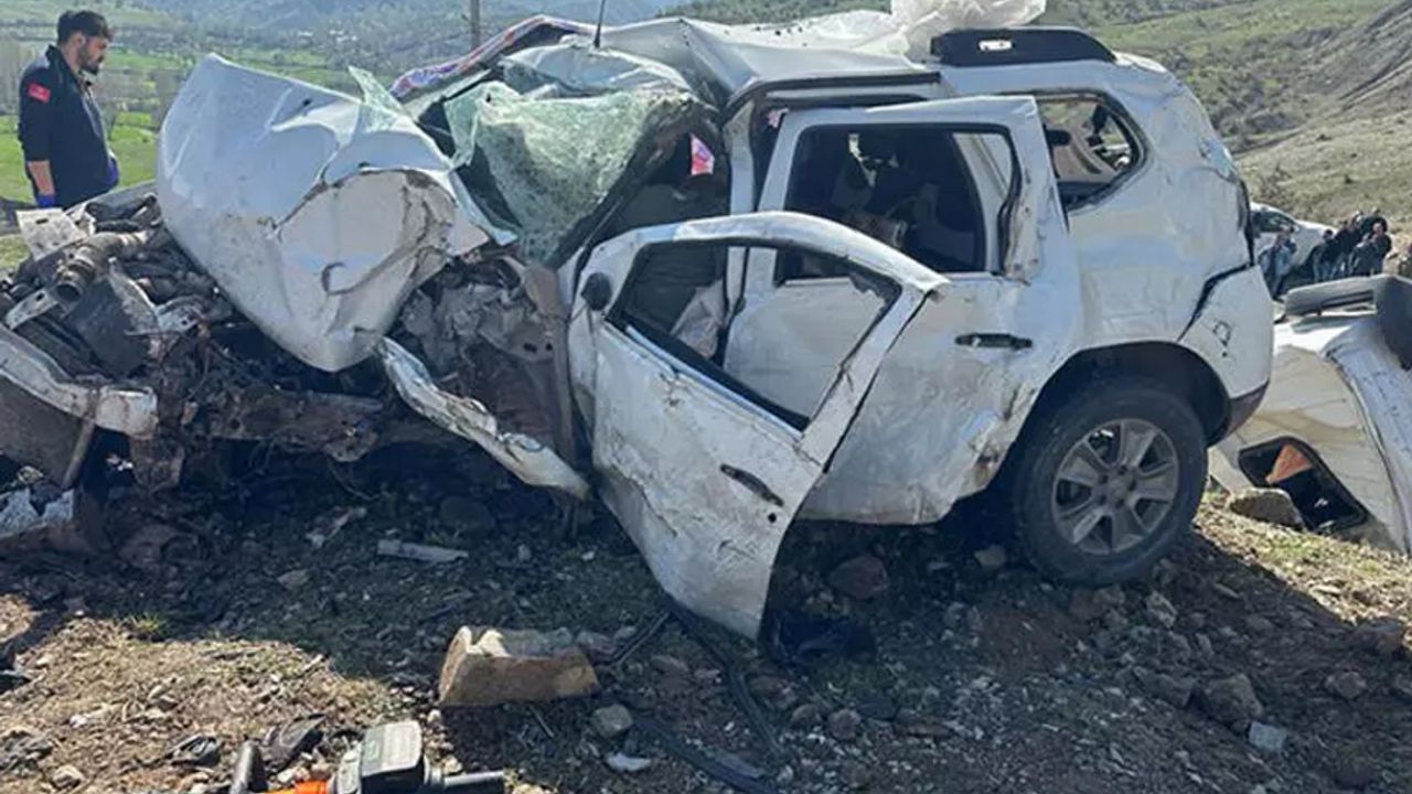 Şırnak’ta korkunç kaza! Otomobil ile TIR çarpıştı: 3 ölü