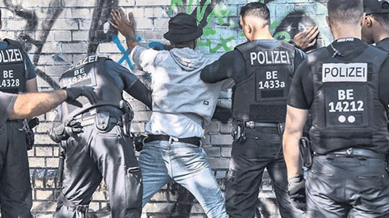 Alman polisi itiraf etti, Almanya'da ortalık karıştı!