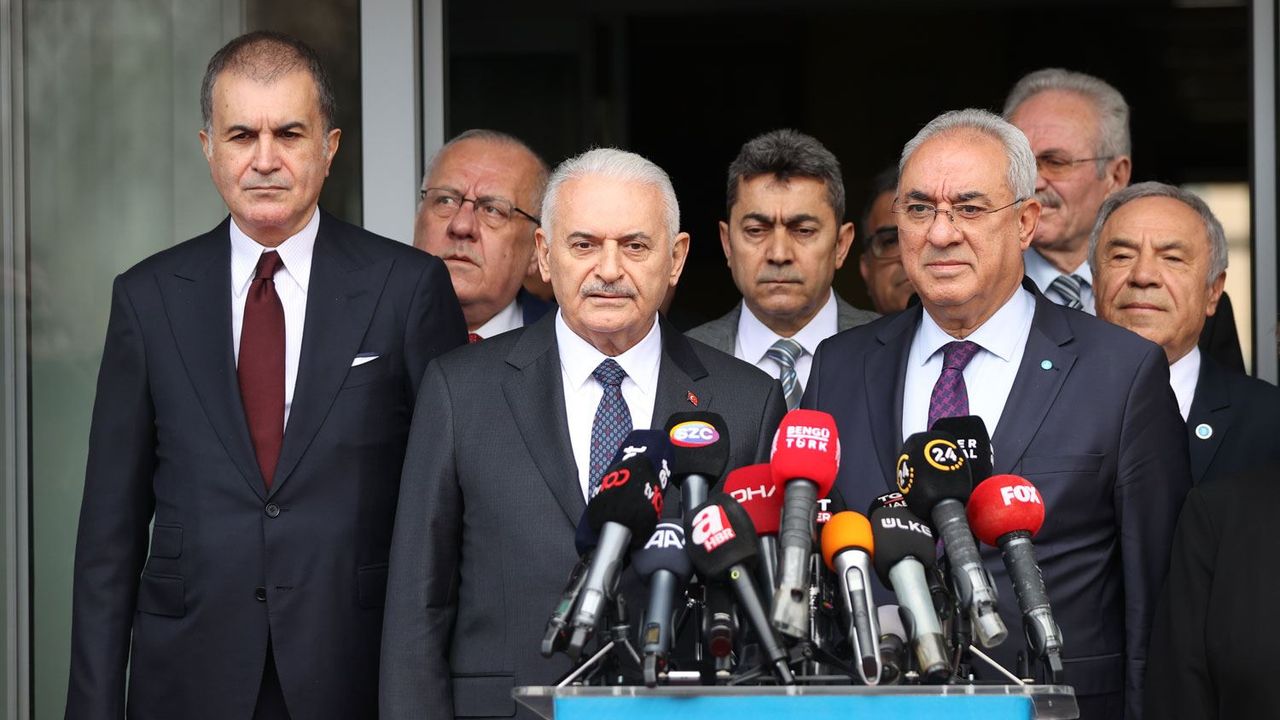 DSP'de 'Cumhur çatlağı': Üç genel başkan yardımcısı istifa etti