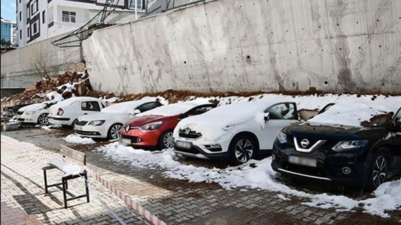 Yozgat'ta bir hafta önce çöken istinat duvarı kaldırılmadı: 11 araç enkazda!