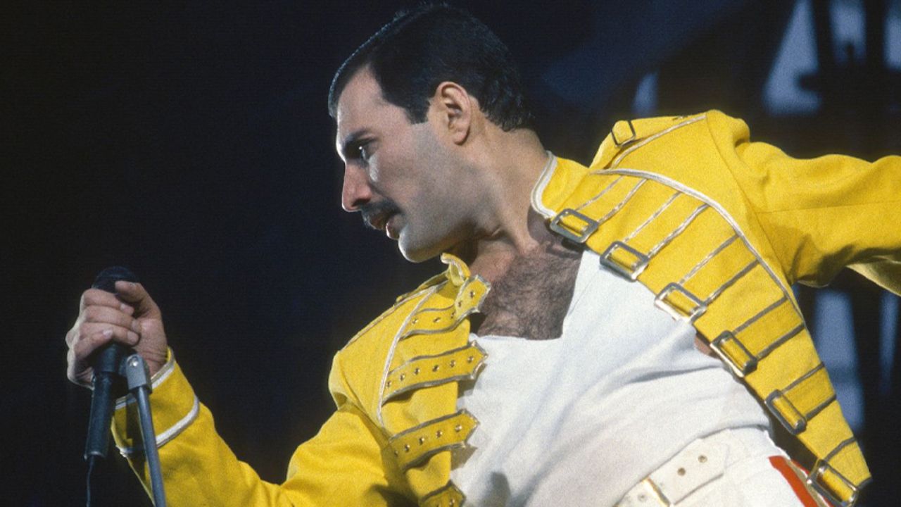Freddie Mercury'nin kişisel eşyaları açık artırmaya çıkıyor