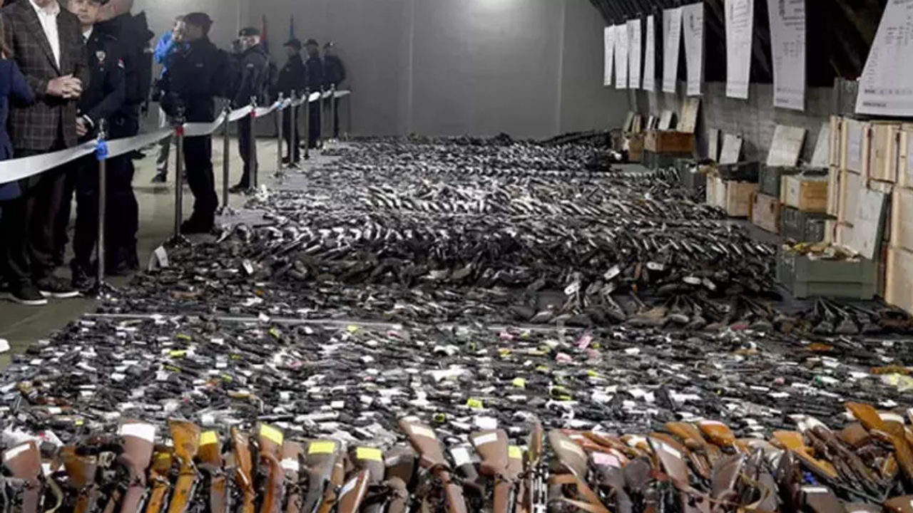 Sırbistan'da 13 bin silah devlete teslim edildi