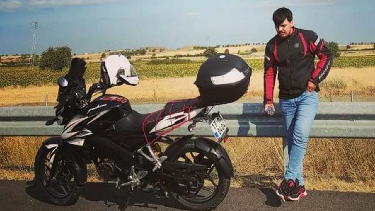 Motosikletiyle kaza yapan genç, kaskının çıkması nedeniyle hayatını kaybetti!