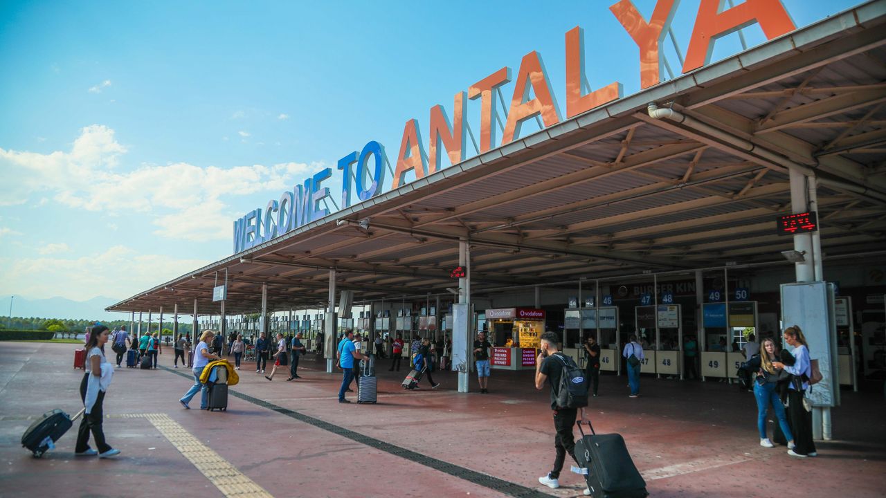 Rekor! Antalya'ya gelen turist sayısı, 10 milyonu aştı