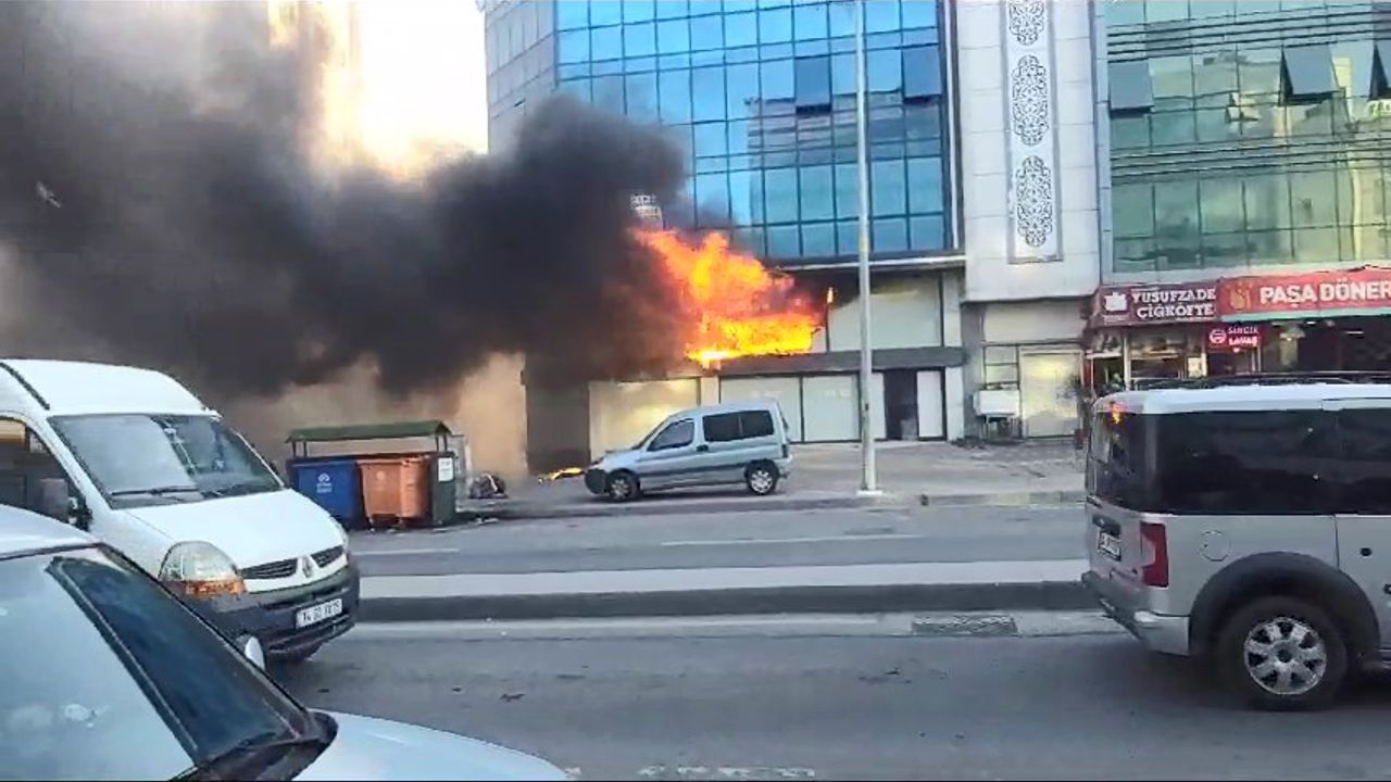İstanbul Sultangazi'de iş yeri yangını