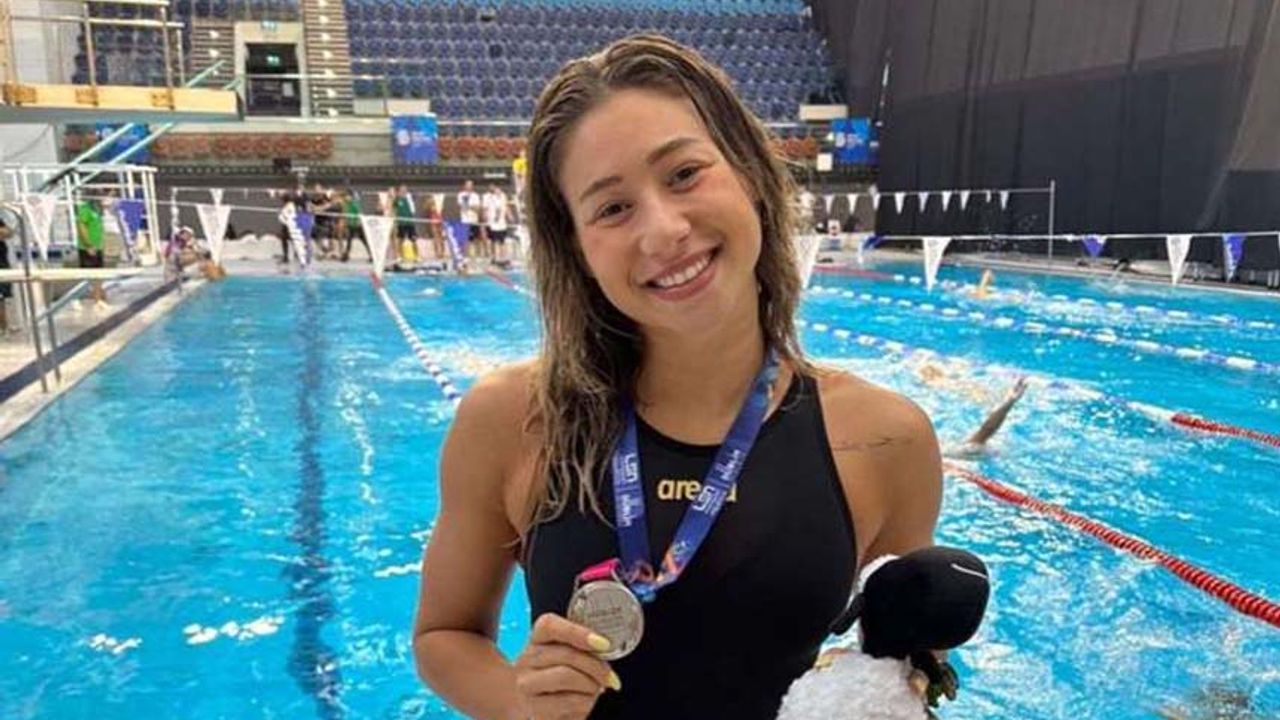 Aleyna Özkan, Avrupa Yüzme Şampiyonası'nda gümüş madalya kazandı!
