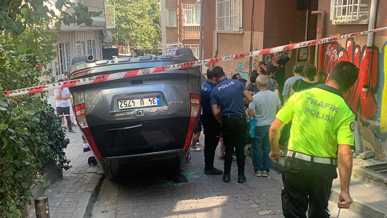 Beşiktaş'ta otomobil takla attı: 2 yaralı