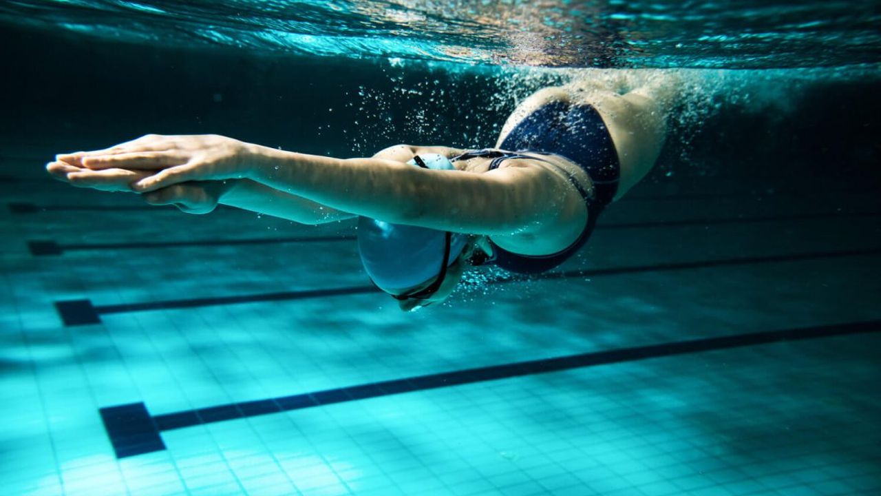 Tatil yaparken egzersiz'de yapın! Kalori yakmanıza yardımcı olacak 7 havuz egzersizi
