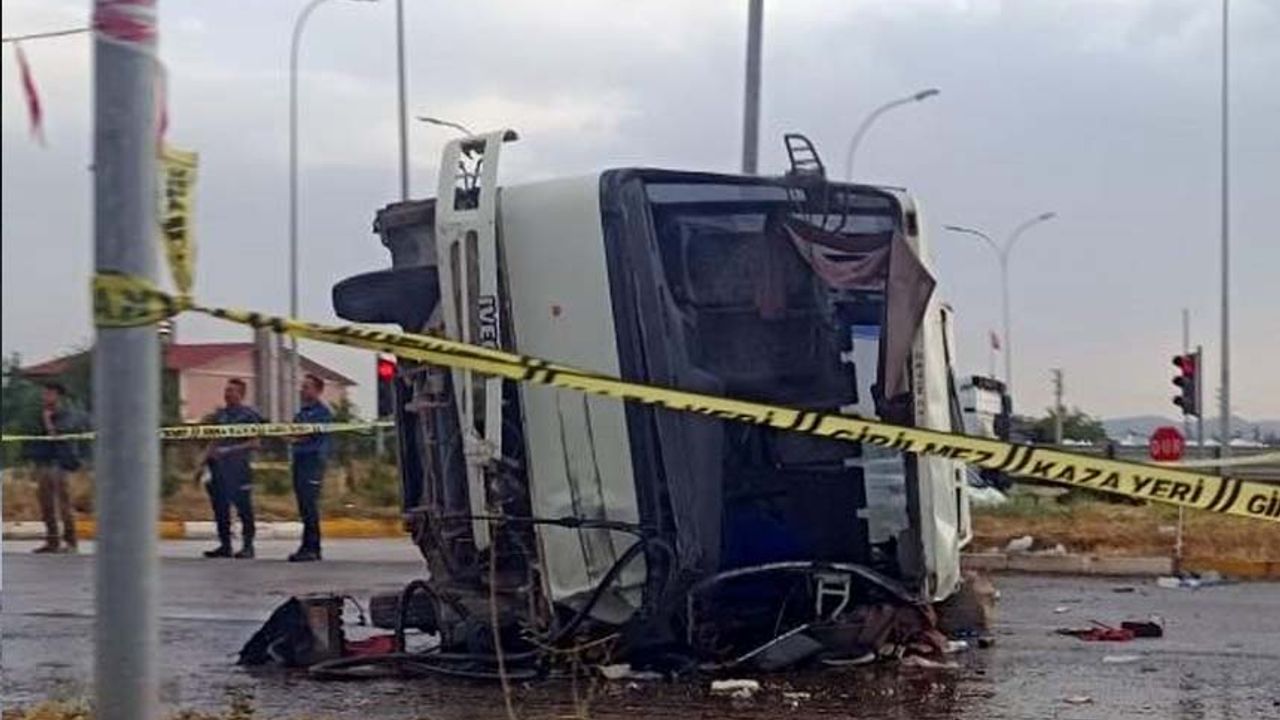 Kamyonet kazası sonrası 33 kişi yaralandı! Sürücü gözaltına alındı