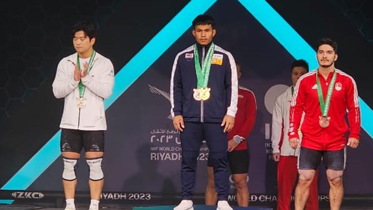 Milli halterci Muhammed Furkan Özbek, dünya üçüncüsü oldu!