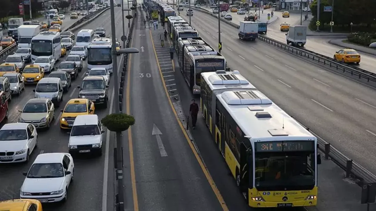 İBB açıkladı: Pazartesi toplu taşıma araçları belli saatlerde ücretsiz olacak