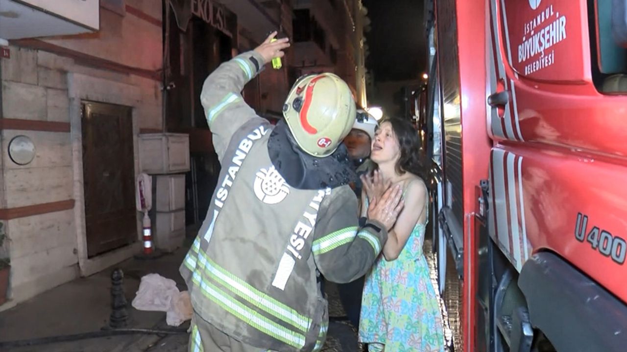İstanbul'da bir otelde yangın çıktı! 40 turist tahliye edildi