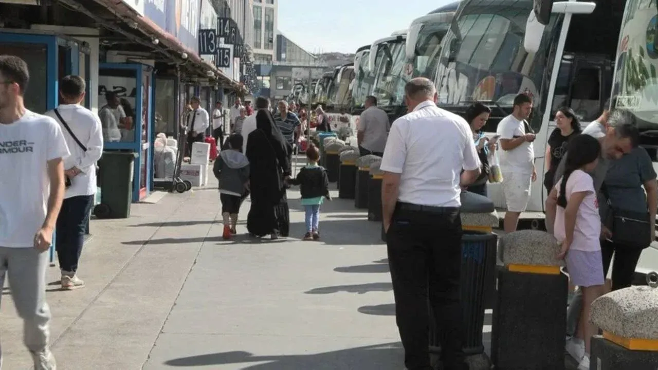 İstanbul Otogarı'nda okula dönüş hareketliliği