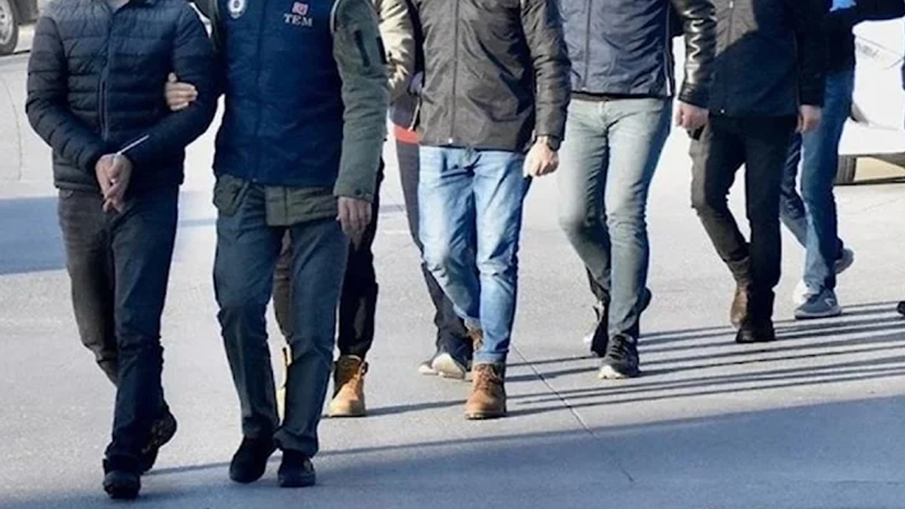 MSB duyurdu: Yunanistan'a geçmeye çalışan 5'i FETÖ'cü 8 kişi yakalandı