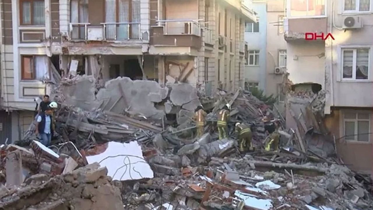 Güngören’de binanın yıkımı sırasında çökme