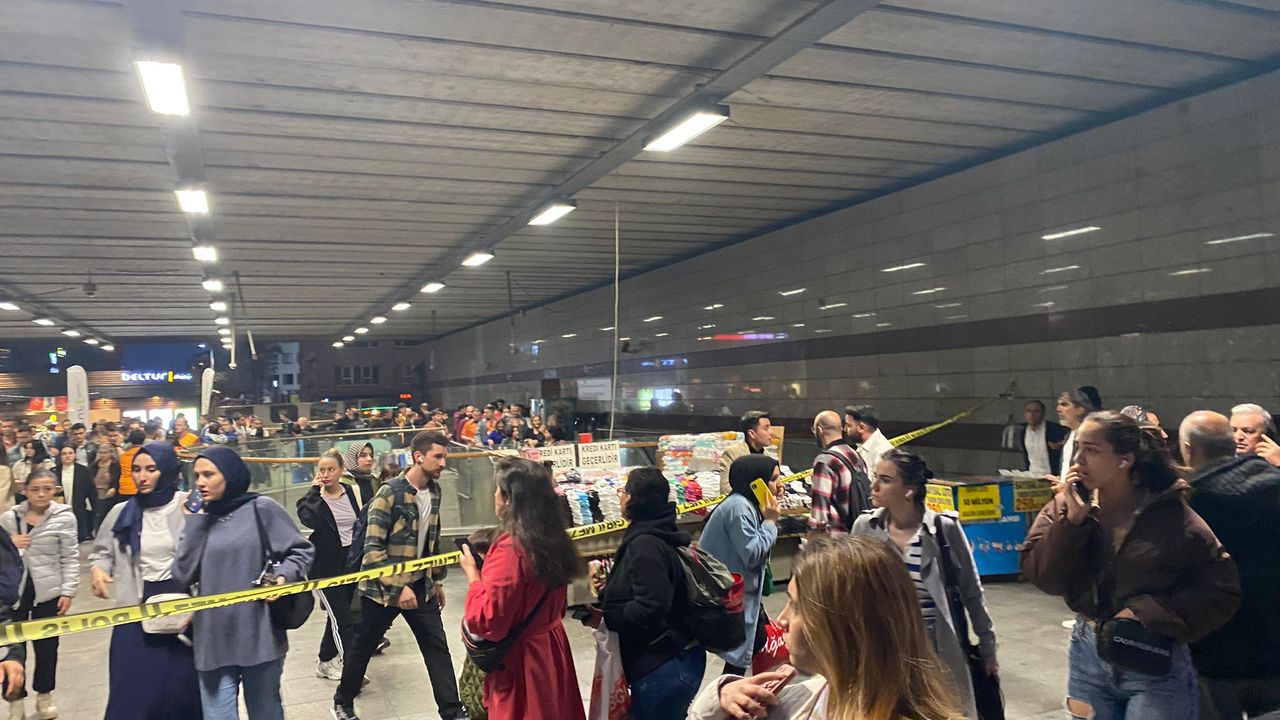 Mecidiyeköy metrobüs durağında şüpheli paket alarmı