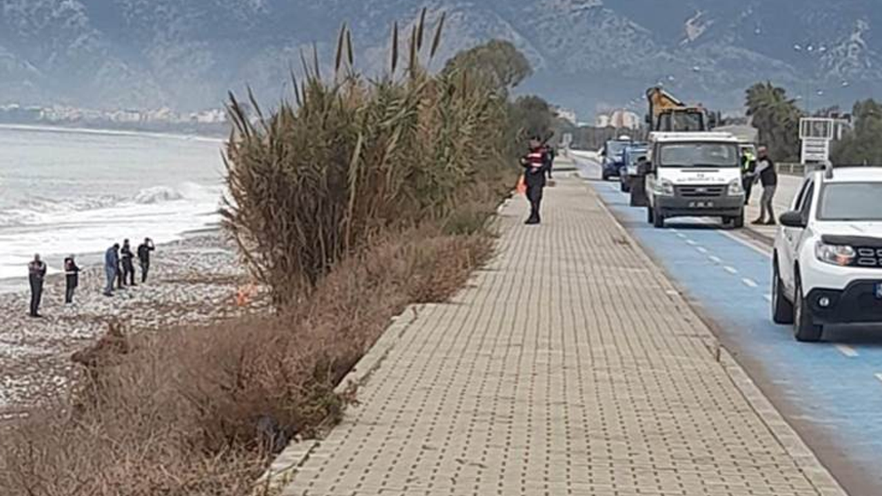 Antalya'da korkunç olay! Sahilde gömülü ceset bulundu