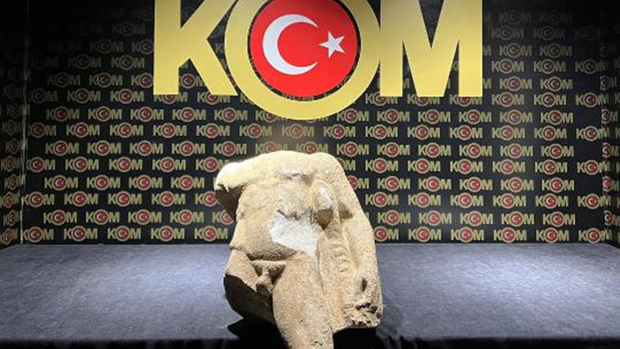 İzmir'de tarihi eser operasyonu! Roma Dönemi heykeli ele geçirildi