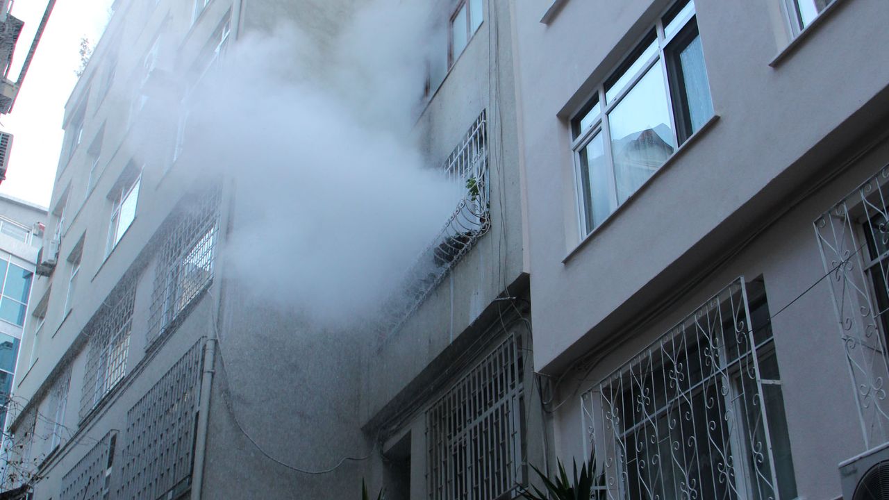 Beyoğlu'nda yangın: 1 yaralı