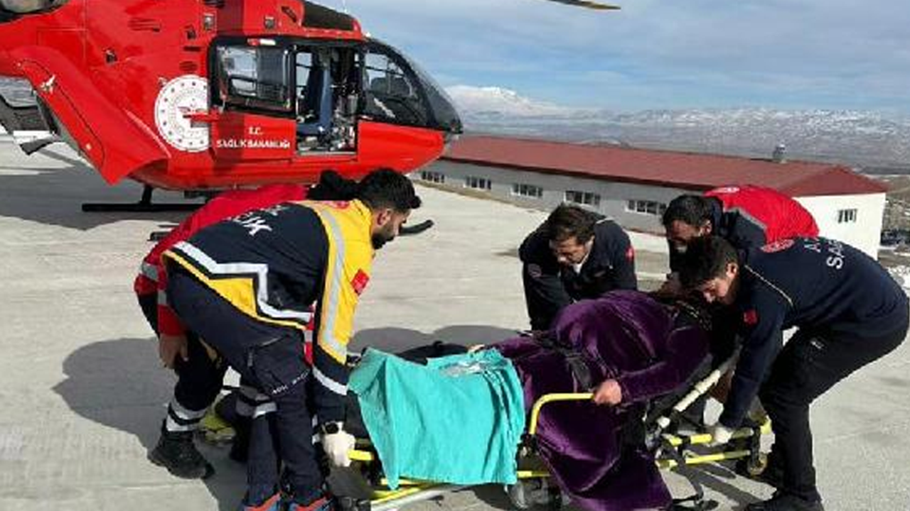 Rahatsızlanan hamile kadın, ambulans helikopterle sevk edildi