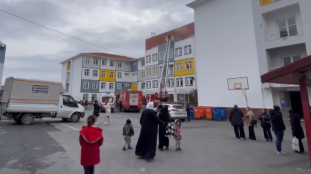 Sultangazi'de ilkokulda yangın paniği! Okul tahliye edildi