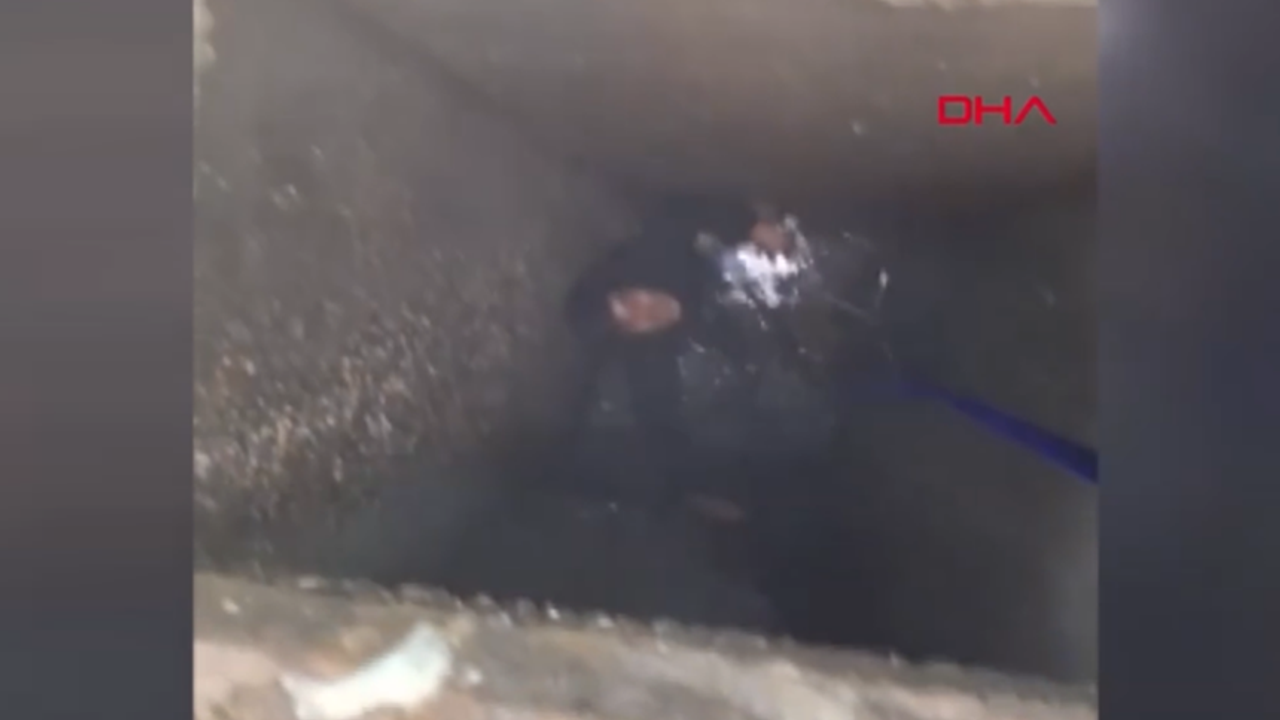 Şanlıurfa'da 3 metre derinliğindeki rögara düşen çocuk kurtarıldı