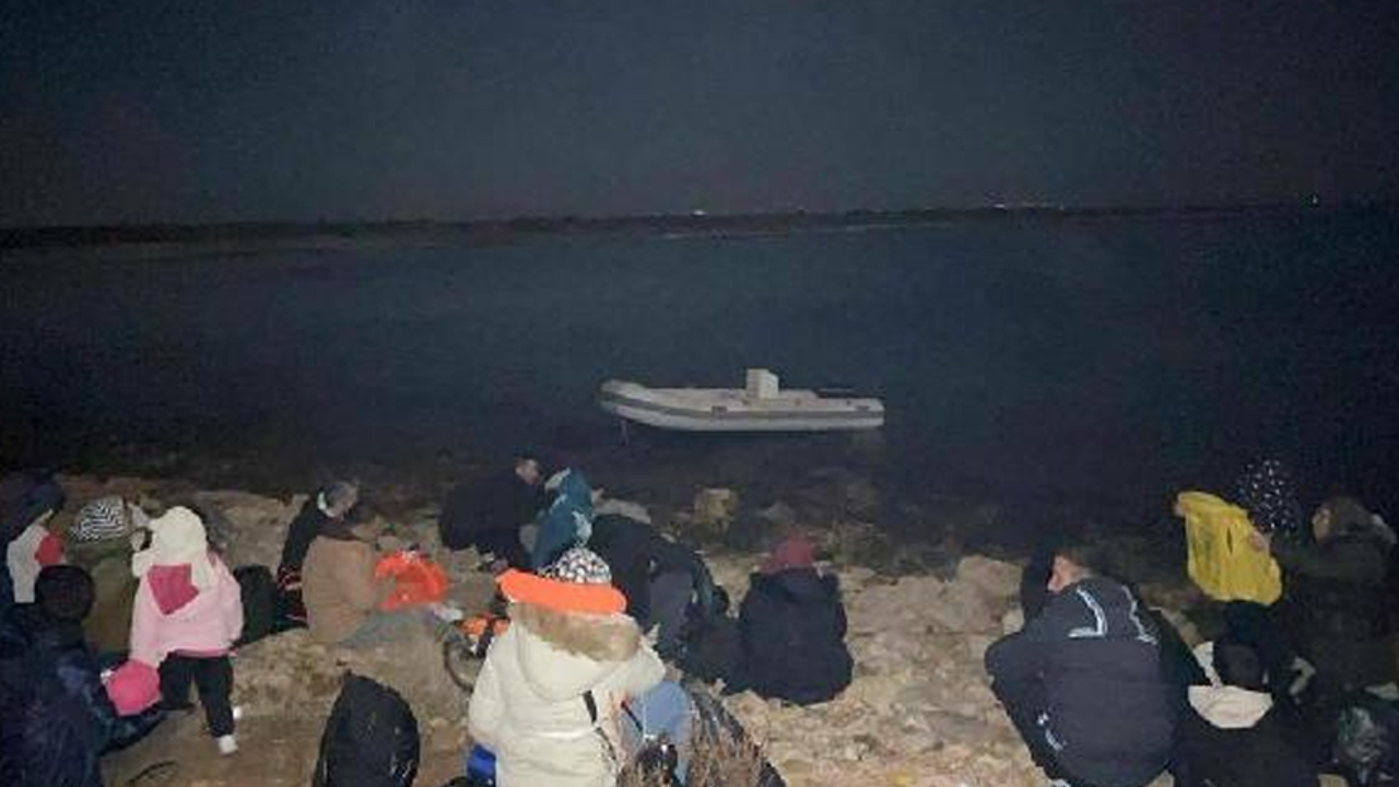 Yasa dışı yollardan Yunanistan'a kaçmaya çalışan 37 göçmen yakalandı