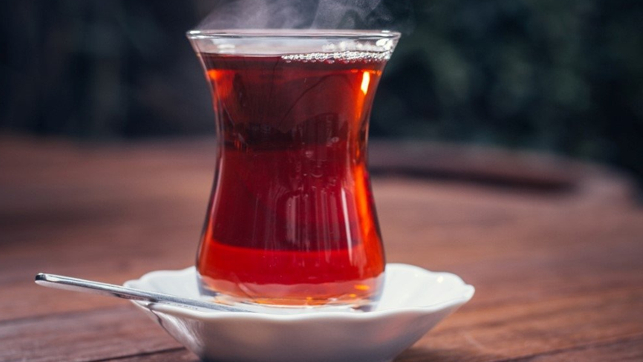 Tiryakiler müjde! Çay içmek ömrü uzatabiliyor