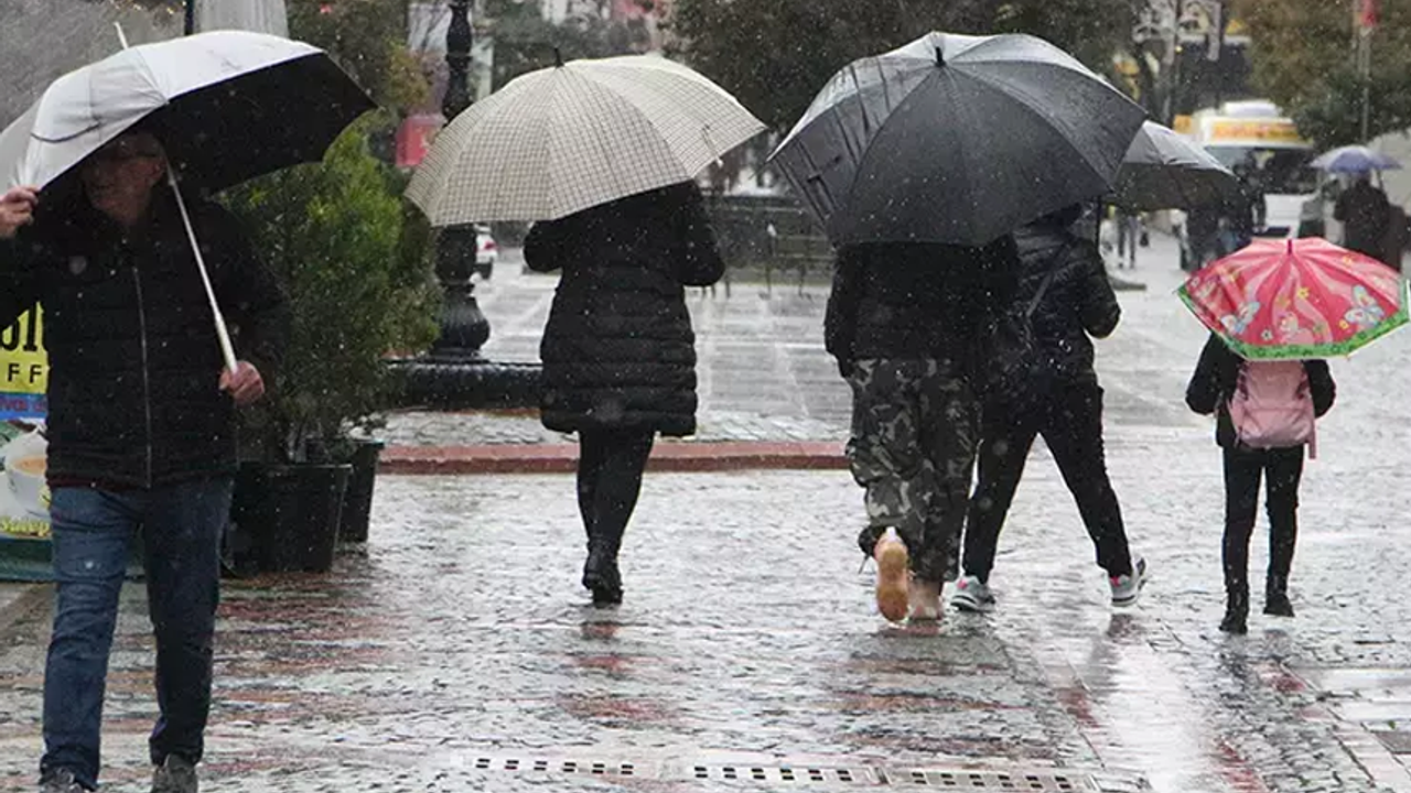 Şiddetli sağanak yağışlar, Edirne'de hayatı felç etti