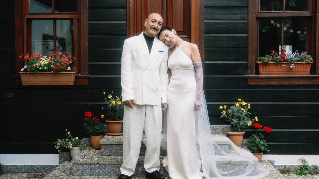 Melike Şahin’den Sahneden Kalbe: Sedat Arpalak’a Romantik İlan-ı Aşk Melike Şahin