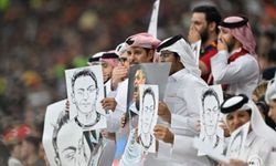 Katarlı taraftarlardan Mesut Özil hatırlatması