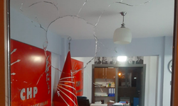 CHP İlçe Başkanlığı'na taşlı saldırı