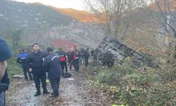 Zonguldak'ta servis aracı devrildi 