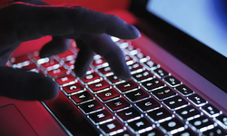 İngiliz yetkililer İranlı ve Rus hackerlara karşı uyardı