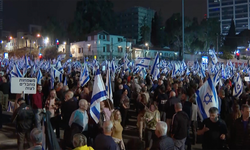 Netanyahu'dan protestoculara sert tepki: Demokrasiyi ayaklar altına alıyorlar!