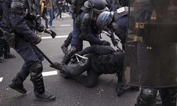 Fransa, protestoculara karşı 'aşırı güç' kullanmakla suçlanıyor