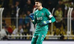Altay Bayındır Fenerbahçe ile olan sözleşmesini uzattı