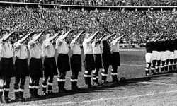 Liseler arası maçta Nazi selamlı gol sevinci
