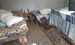 Depremde hasar gören evini su bastı: Aradım kimse gelmedi!