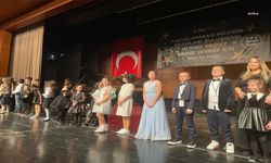 Öğrenciler depremzedeler için sahne aldı