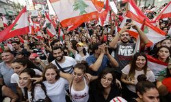 Ekonomik krizdeki Lübnan’da memur maaşları yaklaşık dört kat artırıldı