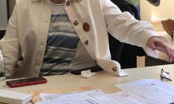 AK Parti rozeti takan sandık görevlisi görevden alındı