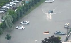 Ankara'da yollar göle döndü, araçlar mahsur kaldı