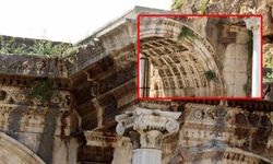 1893 yıllık Hadrianus Kapısı'nda utandıran görüntüler!